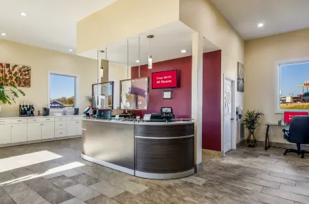 Red Roof Inn Madison Heights, VA Отели рядом с достопримечательностью «Lazy Days Winery»