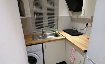 Charming 1-Bed Apartment in Coventry