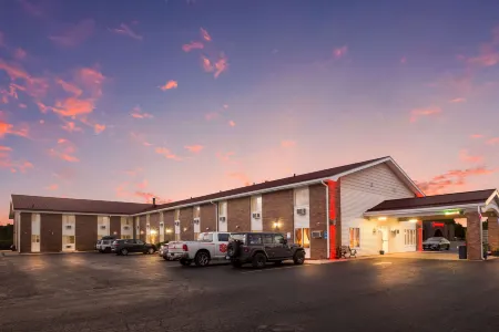 Econo Lodge Inn & Suites
