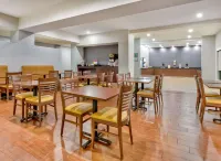 Wingate by Wyndham Longview North - 朝食