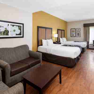 La Quinta Inn & Suites by Wyndham LaGrange / I-85 Rooms