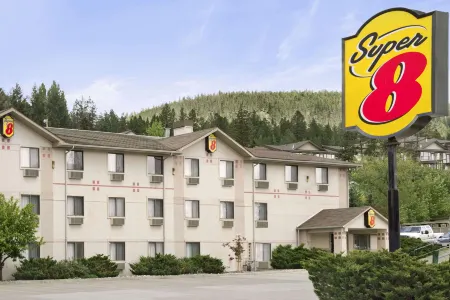 Super 8 by Wyndham Williams Lake BC Отели в г. Уильямс Лэйк
