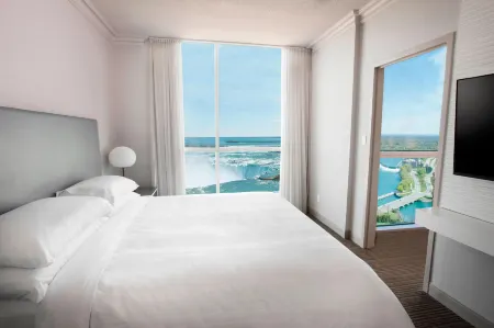 Niagara Falls Marriott on The Falls Отели рядом с достопримечательностью «Башня Скайлон»
