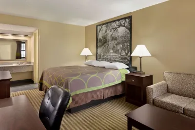 Super 8 by Wyndham Ruston Hotels near Thomas Assembly Center