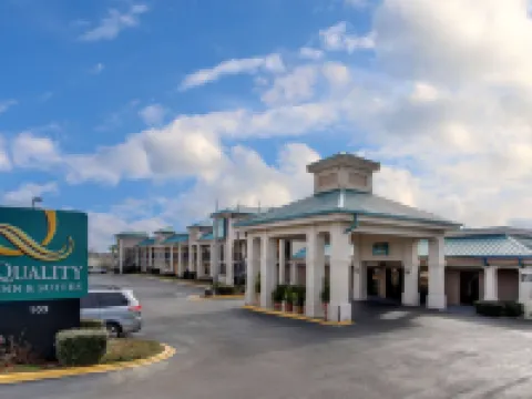 Quality Inn & Suites Clinton - Jackson West Hotels in Clinton