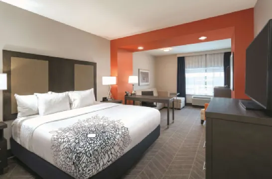 La Quinta Inn & Suites by Wyndham Opelika Auburn Hotels in 