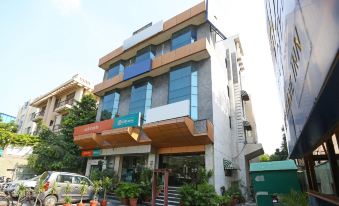 OYO 13052 Hotel Conclave Inn