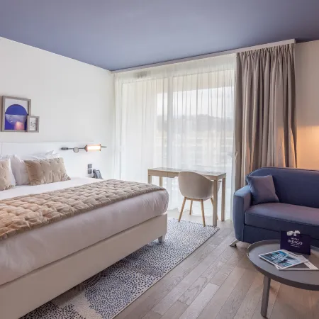 Hotel Indigo CAGNES-SUR-MER by IHG Отели рядом с достопримечательностью «Стадион Шарля-Эрманна»