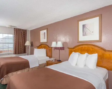 Howard Johnson by Wyndham Ft. Myers FL Hotels in Lee County