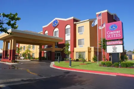 Comfort Suites Central-I-44 Отели рядом с достопримечательностью «Tandy School of Computer Science»