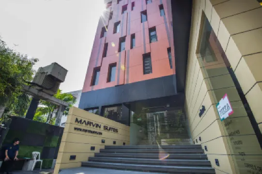 Marvin Suites Hotel Sky Villas周辺のホテル