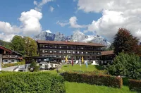 Alpenhotel Kronprinz Hotels near Berghof