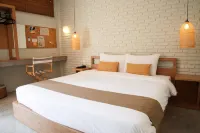 Yellow Moon Hotel Hotels near Hello Van Gogh