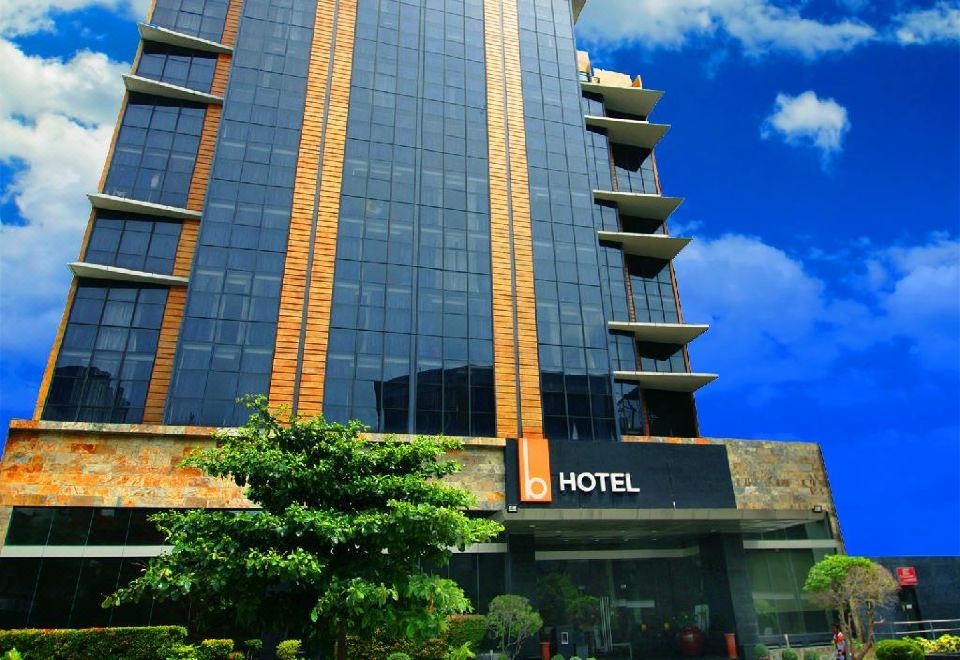 5. B Hotel ..
