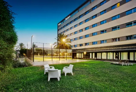 AZZ Valencia Tactica Отели в г. Manises