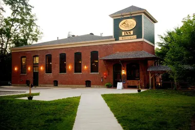 The Common Man Inn & Restaurant فنادق في Brownsville