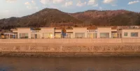 Namhae Sealight Space Pension 園藝藝術村附近的飯店
