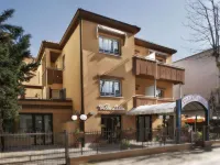 拉爾拉別墅酒店 鄰近卡福爾廣場的酒店