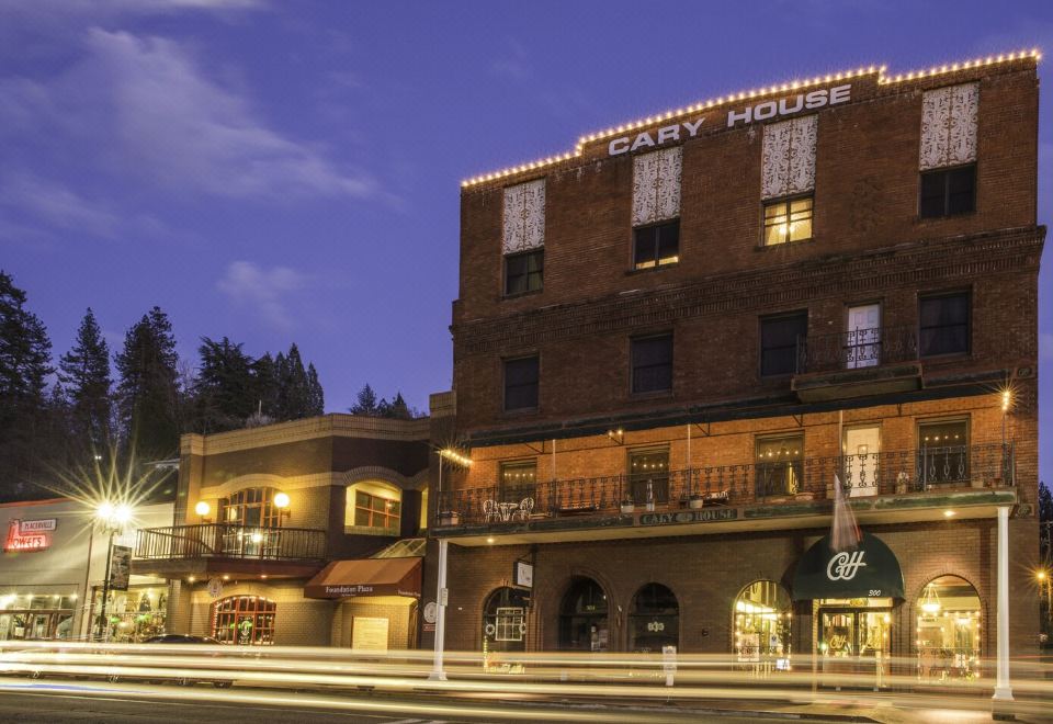 Historic Cary House Hotel - Housity