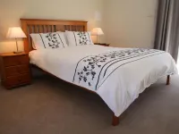 Richmond Coachmans Rest Hotels near Tasting House - Coal River Valley Wine Tours