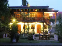 Sulyap Bed & Breakfast – Casa de Alitagtag Boutique Hotel Hôtels à proximité de : SAN GABRIEL ARKANGHEL PARISH