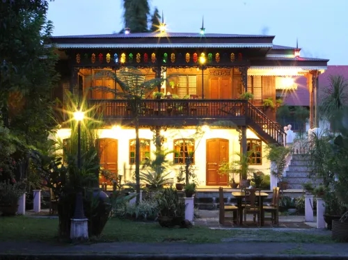 Sulyap Bed & Breakfast – Casa de Alitagtag Boutique Hotel - Pensions