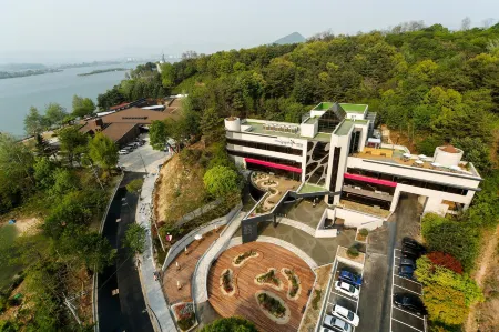 KT&G Sangsangmadang Chuncheon Stay Отели рядом с достопримечательностью «Chuncheon Myeongdong Street»