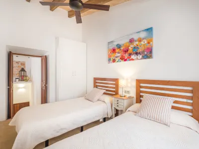 Cordella Hotels near Can Lis