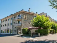 Hôtel Catalpa Hotels near Eglise Sainte Bernadette