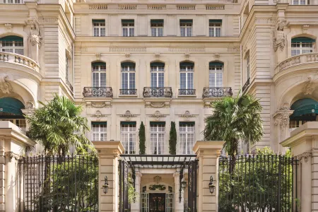 Shangri-La Paris Отели рядом с достопримечательностью «Парк дэ Пранс»