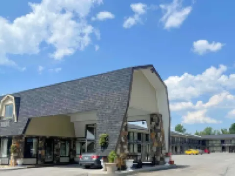 ทราเวลลอดจ์ โดย วินด์แฮม พิจิออน ฟอร์จดอลลีวูด ลาน โรงแรมในพีเจียนฟอร์จ