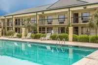 Quality Inn & Suites Near Lake Eufaula - Family
