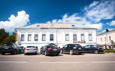 Boyarskiy Dvor Hotel Hotel dekat The Varnitsky Trinity Monastery of St. Sergius
