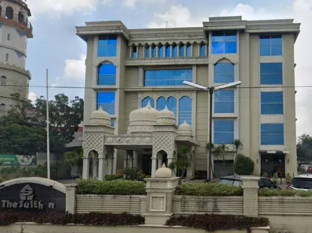 Sulthan Hotel Medan Powered by Archipelago Отели в г. Sei Sikambing D