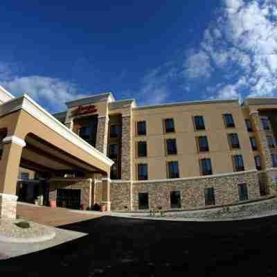 Hampton Inn & Suites Grand Forks Hotel Exterior