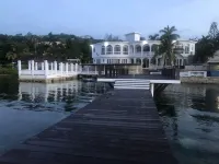 Waters Edge Guest House Hotel a 