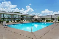Ramada by Wyndham Houma - Kolam Renang