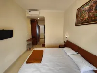 Adiputra Guesthouse 2