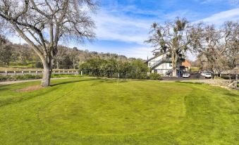 The 10th Green Inn - Housity