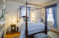 Daniel Stebbins B and B Hotels in Holyoke