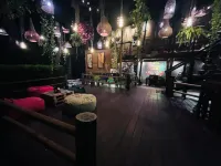 Unwind Restaurant & Hostel