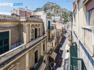 Teatro Greco Balcony Apartment