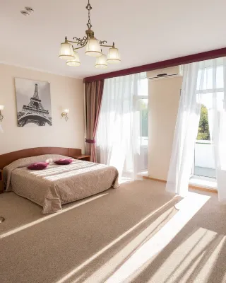 Avrora Hotel dekat Omsk Velotrek