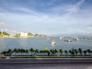 Muong Thanh Grand Bai Chay Hotel