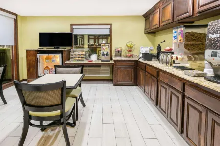 Travelodge Inn & Suites by Wyndham Norman