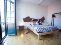 Nice Way Porto Hostel Hotels near Cardosas Square