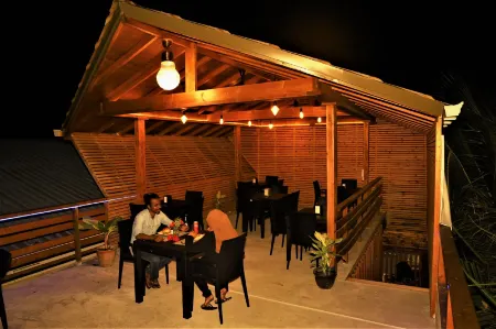 Dhigurah Beach Inn Отели в г. Дхиддуфинолу