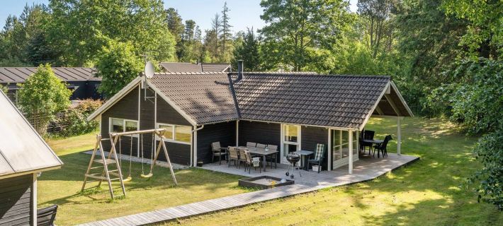 "Elita" - 1.7km from the Sea Hotels in Hals