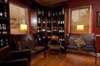 Chapter House Boutique Hotel by the Living Journey Collection - bar