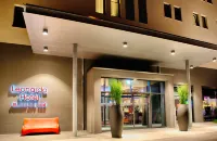Leonardo Hotel Munich City East Hotels in der Nähe von Freizeitanlage Am Sportpark Unterhaching